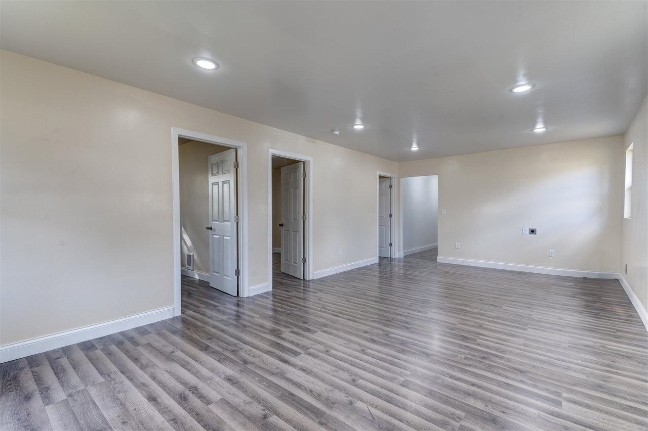 1206 Concord Street Fredonia IA 52738