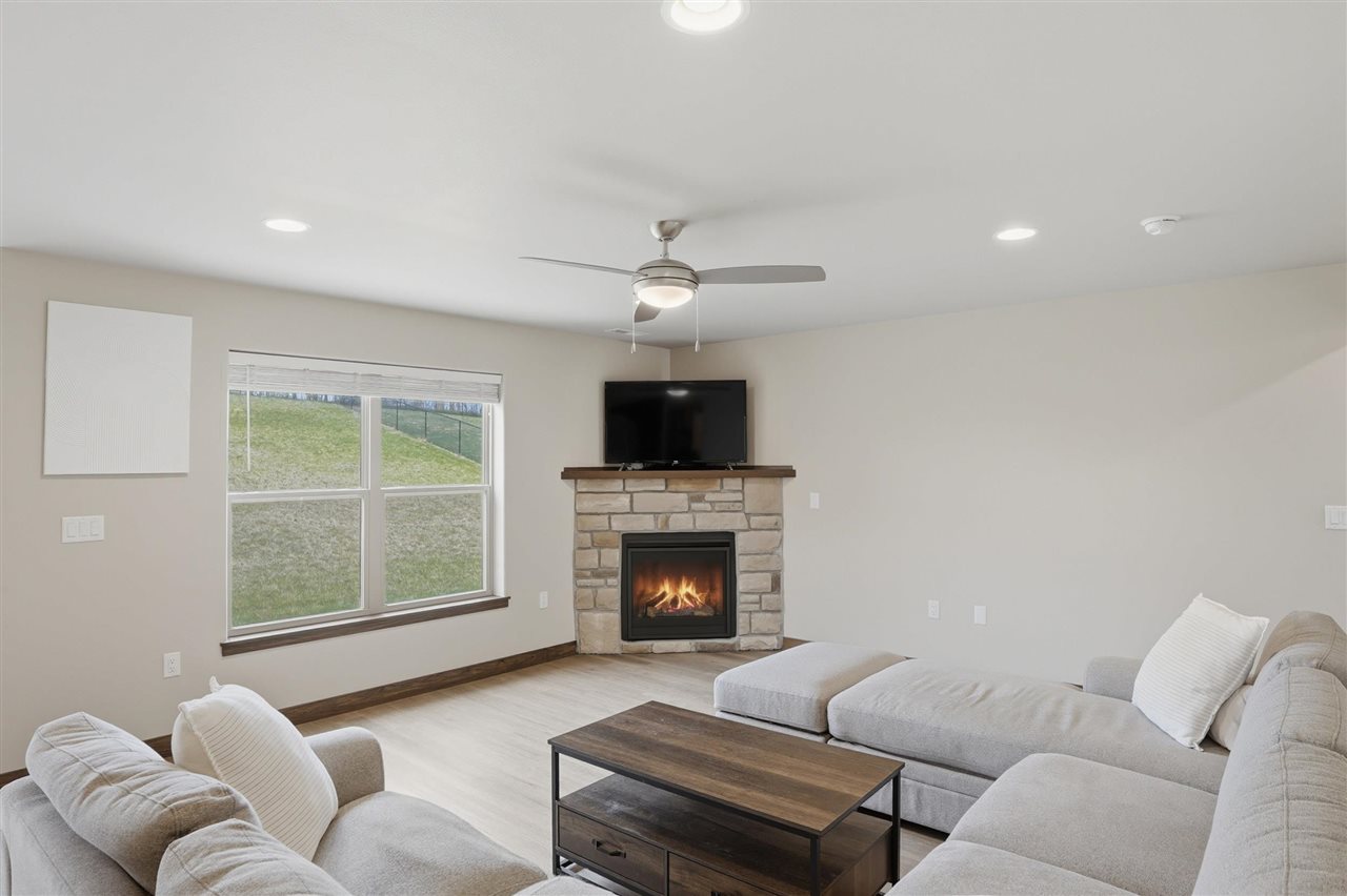 1008 Creekside Drive Tiffin IA 52340