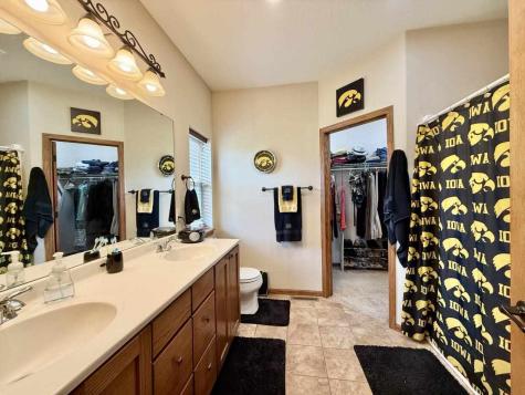 660 Berkshire Lane North Liberty IA 52317