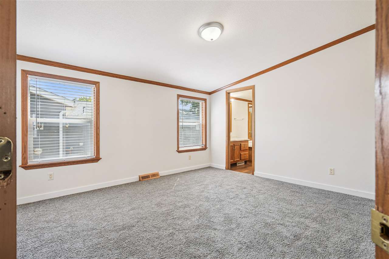 279 Paddock Circle Iowa City IA 52240