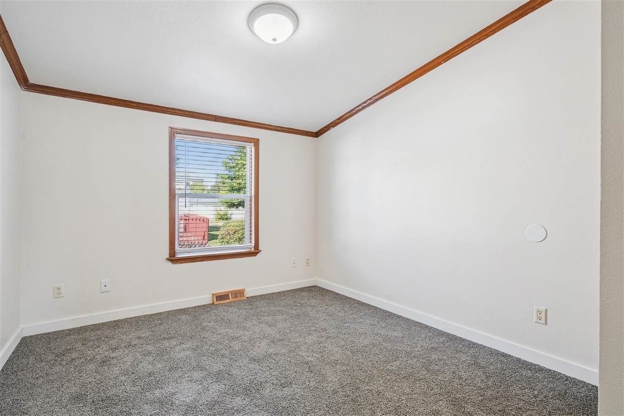 279 Paddock Circle Iowa City IA 52240