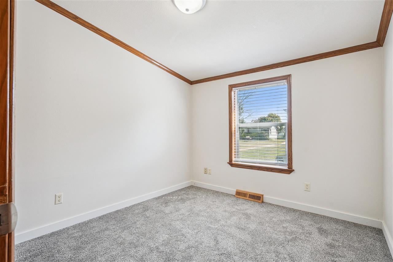 279 Paddock Circle Iowa City IA 52240