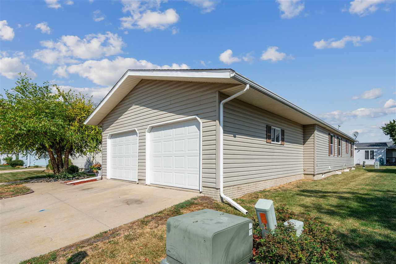279 Paddock Circle Iowa City IA 52240