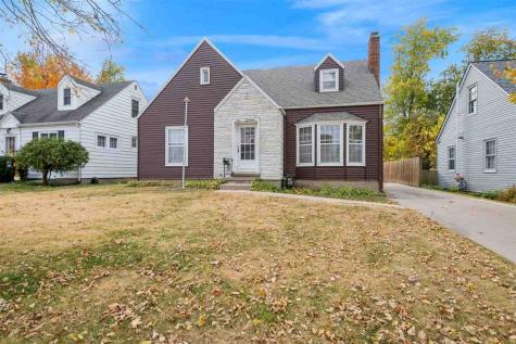 517 NE Longwood Drive NE Cedar Rapids IA 52402