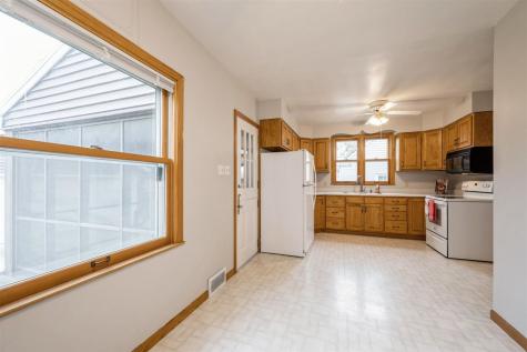 517 NE Longwood Drive NE Cedar Rapids IA 52402