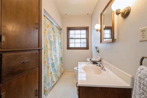 517 NE Longwood Drive NE Cedar Rapids IA 52402