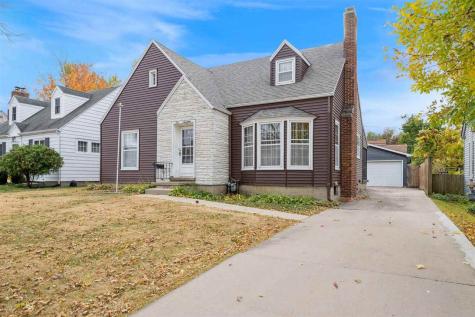 517 NE Longwood Drive NE Cedar Rapids IA 52402