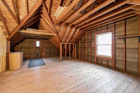 517 NE Longwood Drive NE Cedar Rapids IA 52402