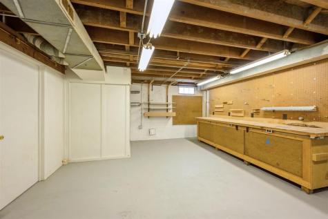 517 NE Longwood Drive NE Cedar Rapids IA 52402