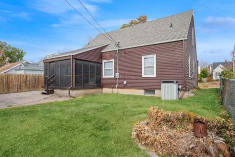 517 NE Longwood Drive NE Cedar Rapids IA 52402