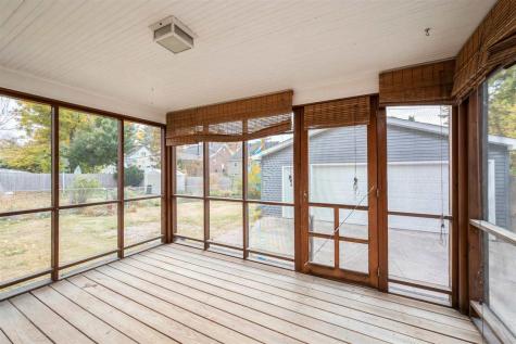 517 NE Longwood Drive NE Cedar Rapids IA 52402