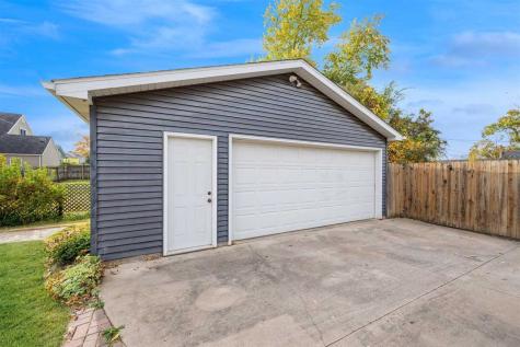 517 NE Longwood Drive NE Cedar Rapids IA 52402