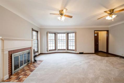 517 NE Longwood Drive NE Cedar Rapids IA 52402