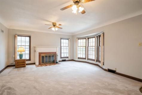 517 NE Longwood Drive NE Cedar Rapids IA 52402