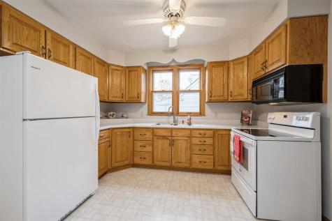 517 NE Longwood Drive NE Cedar Rapids IA 52402