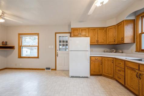 517 NE Longwood Drive NE Cedar Rapids IA 52402