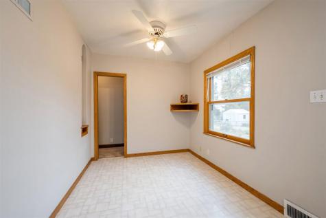 517 NE Longwood Drive NE Cedar Rapids IA 52402