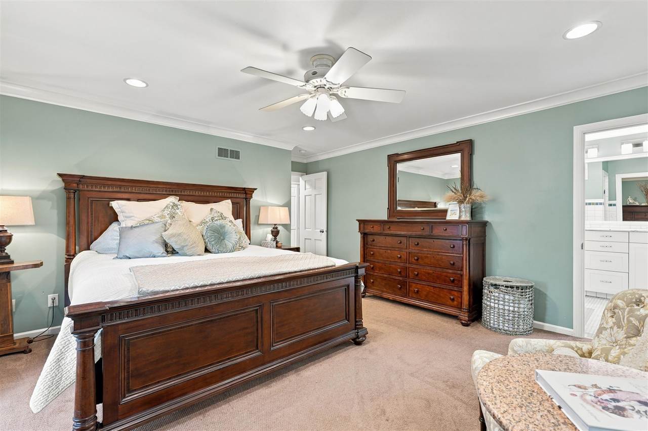 11 Lakeview Drive NE Iowa City IA 52240