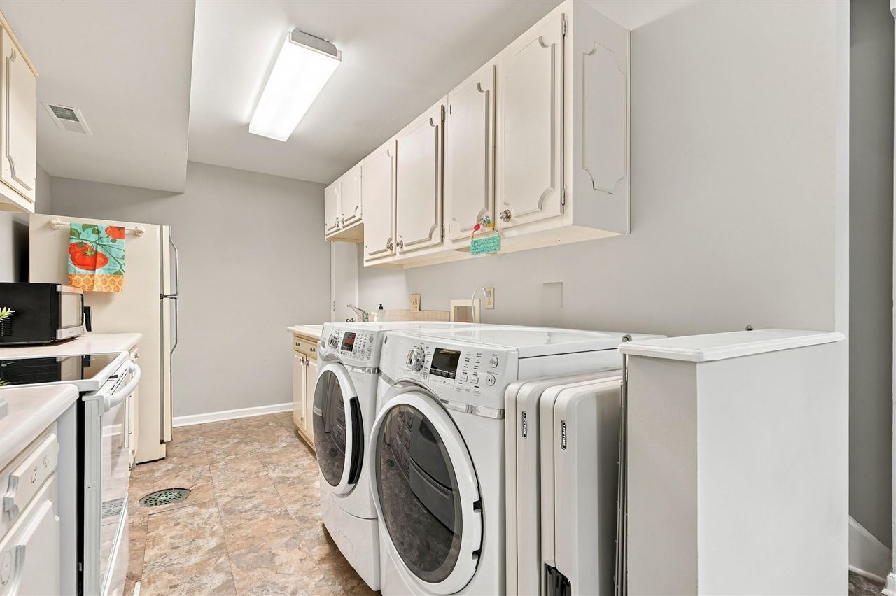 11 Lakeview Drive NE Iowa City IA 52240