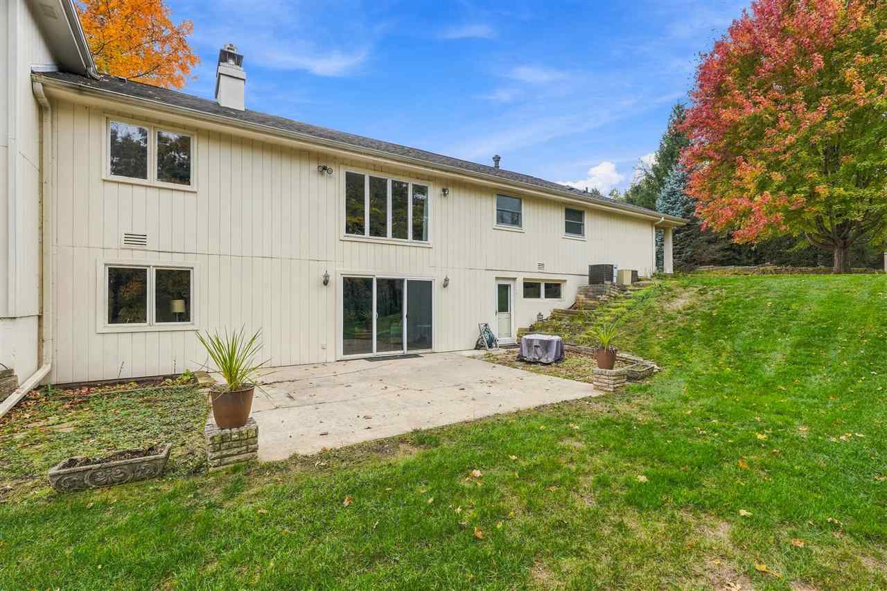 11 Lakeview Drive NE Iowa City IA 52240