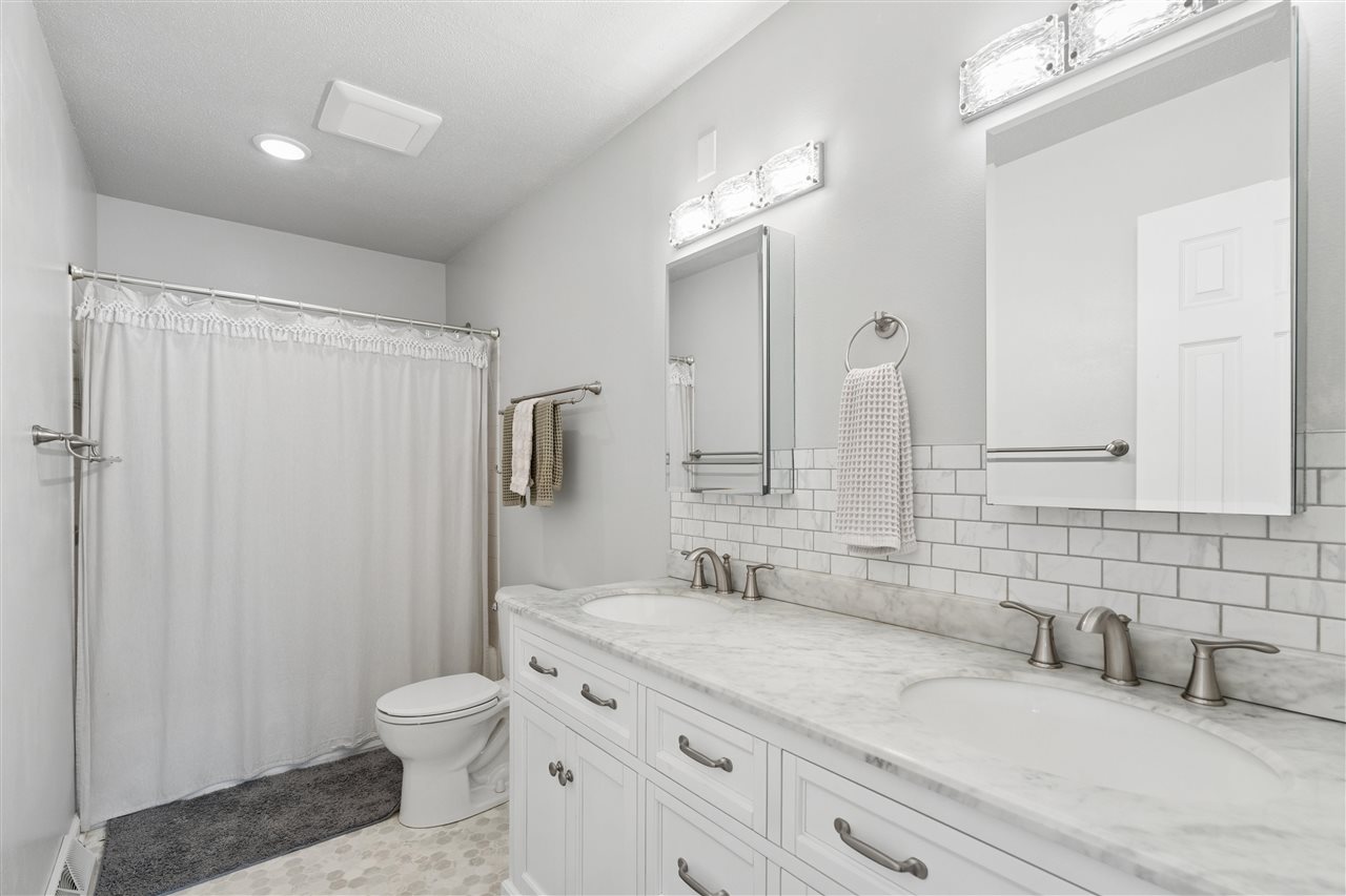 6016 Sharon Lane NW Cedar Rapids IA 52405