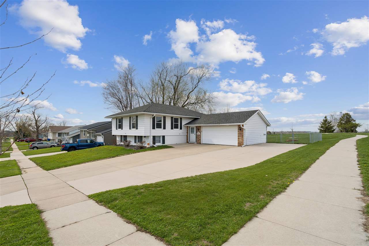 6016 Sharon Lane NW Cedar Rapids IA 52405