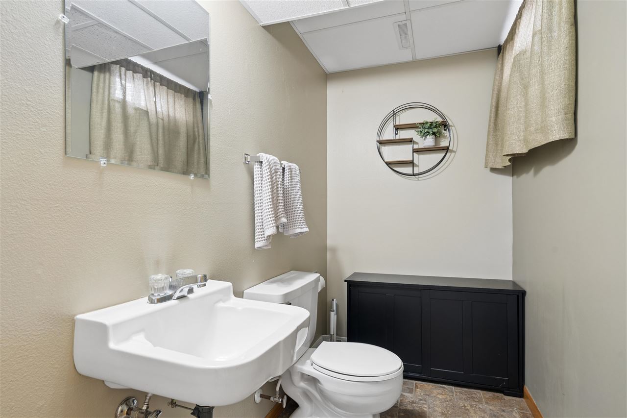 6016 Sharon Lane NW Cedar Rapids IA 52405