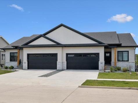 1227 Berkshire Lane North Liberty IA 52317