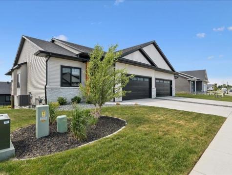 1227 Berkshire Lane North Liberty IA 52317