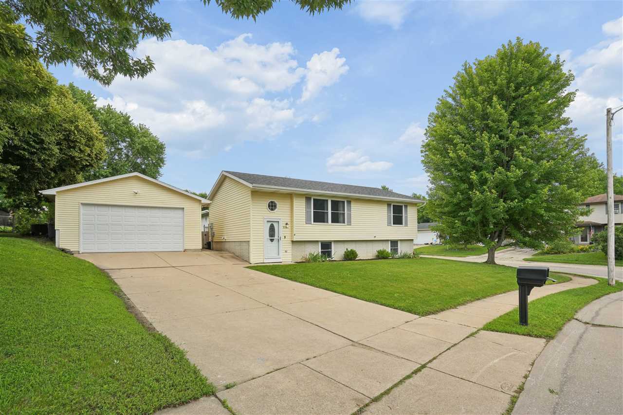 5703 N Linwood Avenue Davenport IA 52806