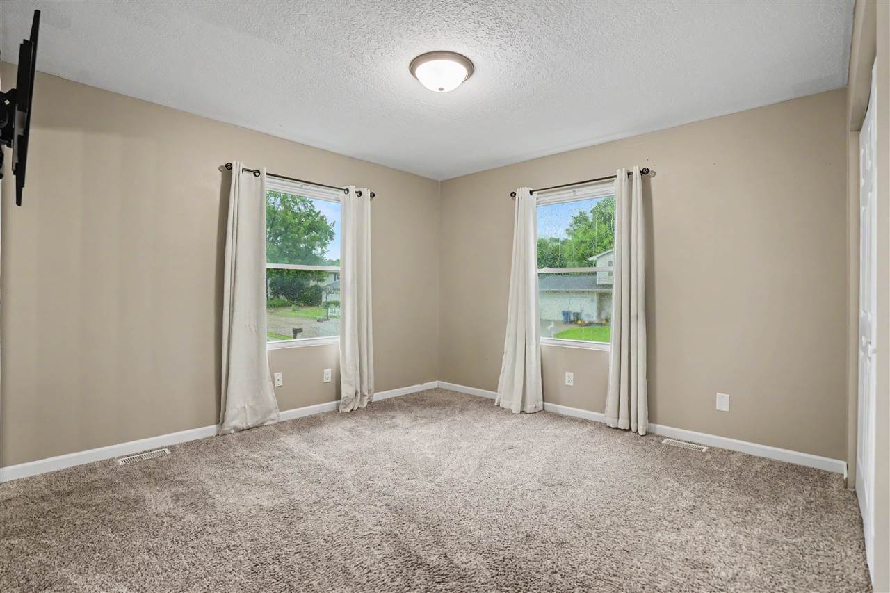 5703 N Linwood Avenue Davenport IA 52806