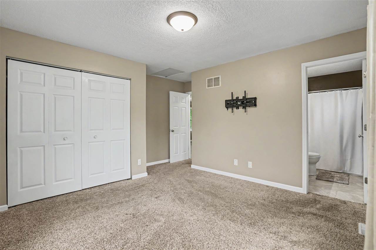 5703 N Linwood Avenue Davenport IA 52806