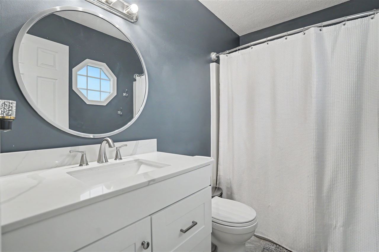 5703 N Linwood Avenue Davenport IA 52806