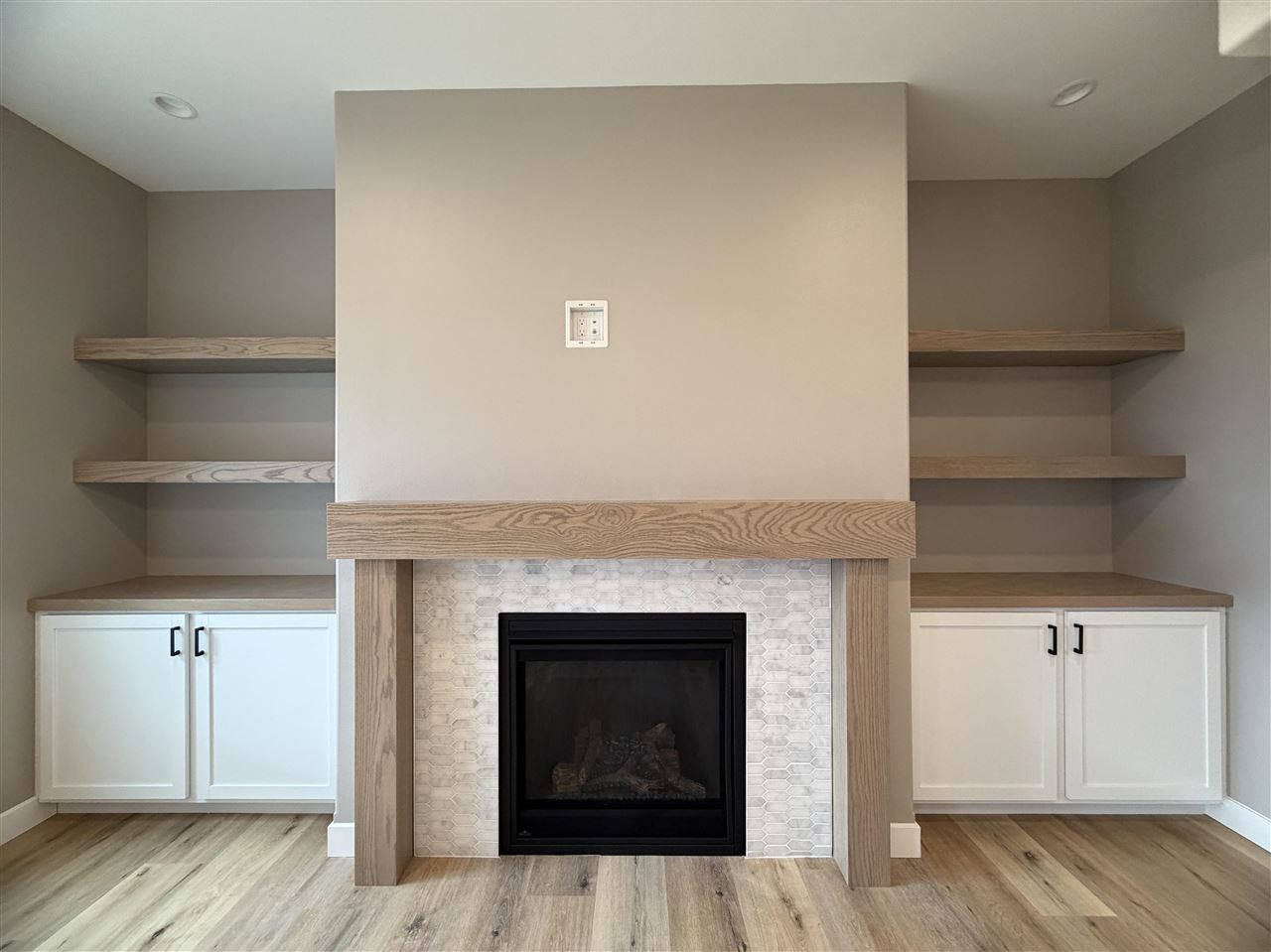 1306 E Gable Way Tiffin IA 52340