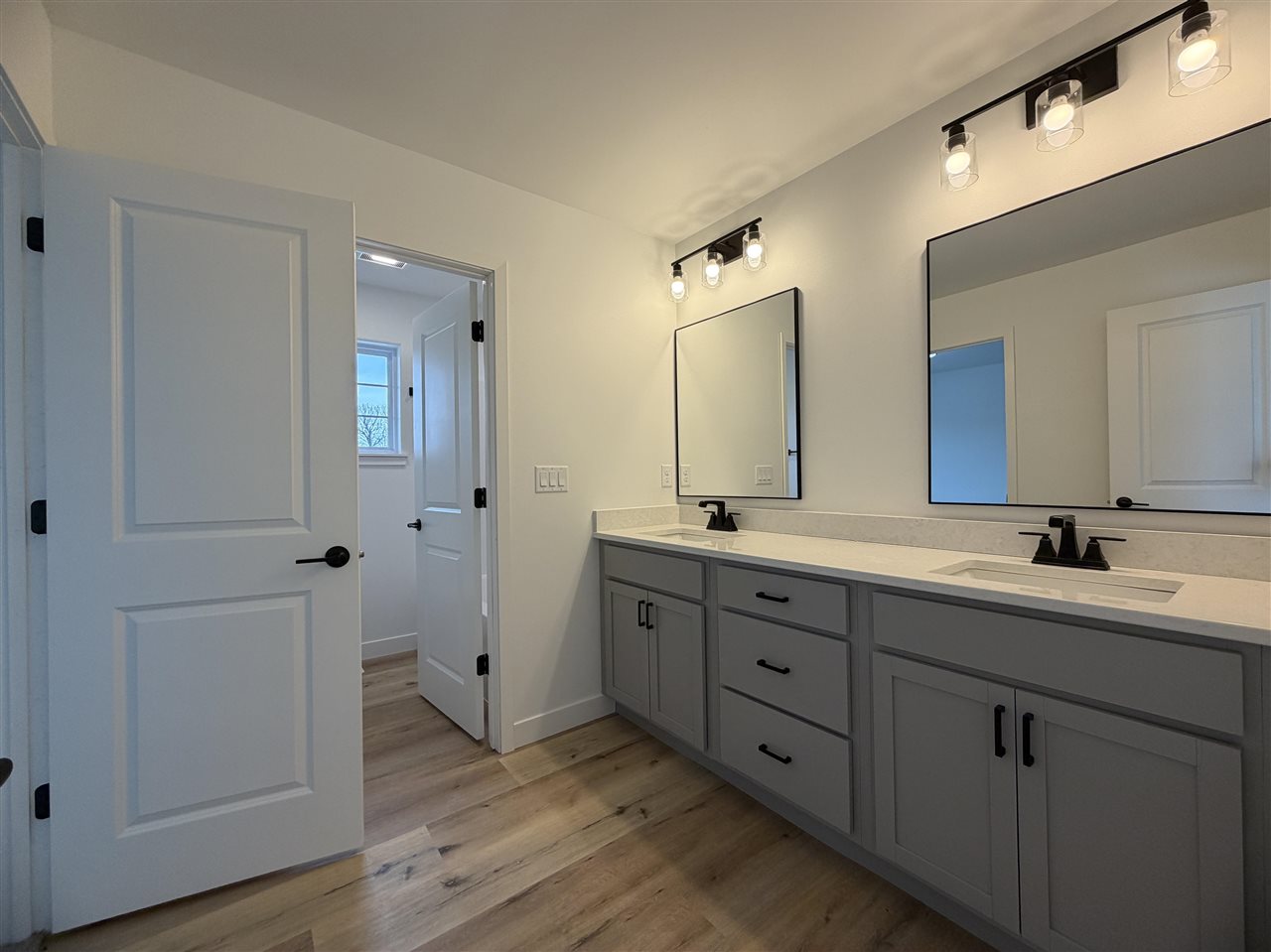 1306 E Gable Way Tiffin IA 52340