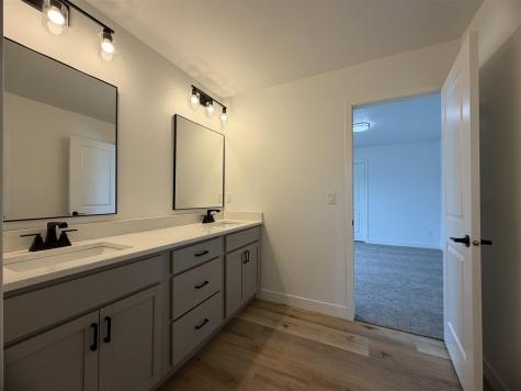 1306 E Gable Way Tiffin IA 52340