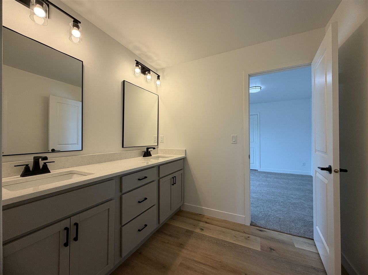 1306 E Gable Way Tiffin IA 52340