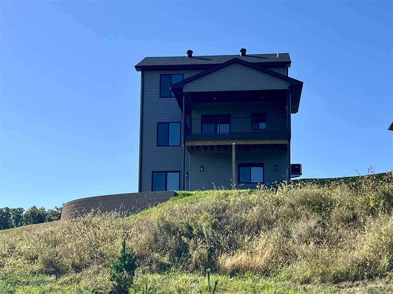 1306 E Gable Way Tiffin IA 52340