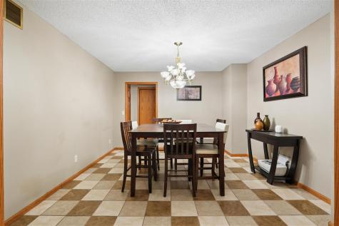 402 Windsor Drive Solon IA 52333
