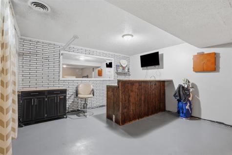 1104 N Miller West Liberty IA 52776