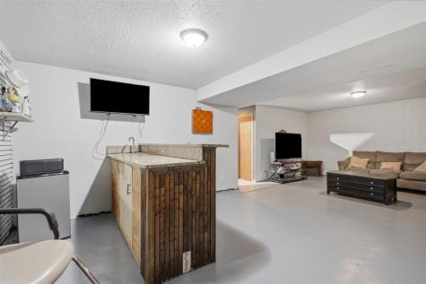 1104 N Miller West Liberty IA 52776