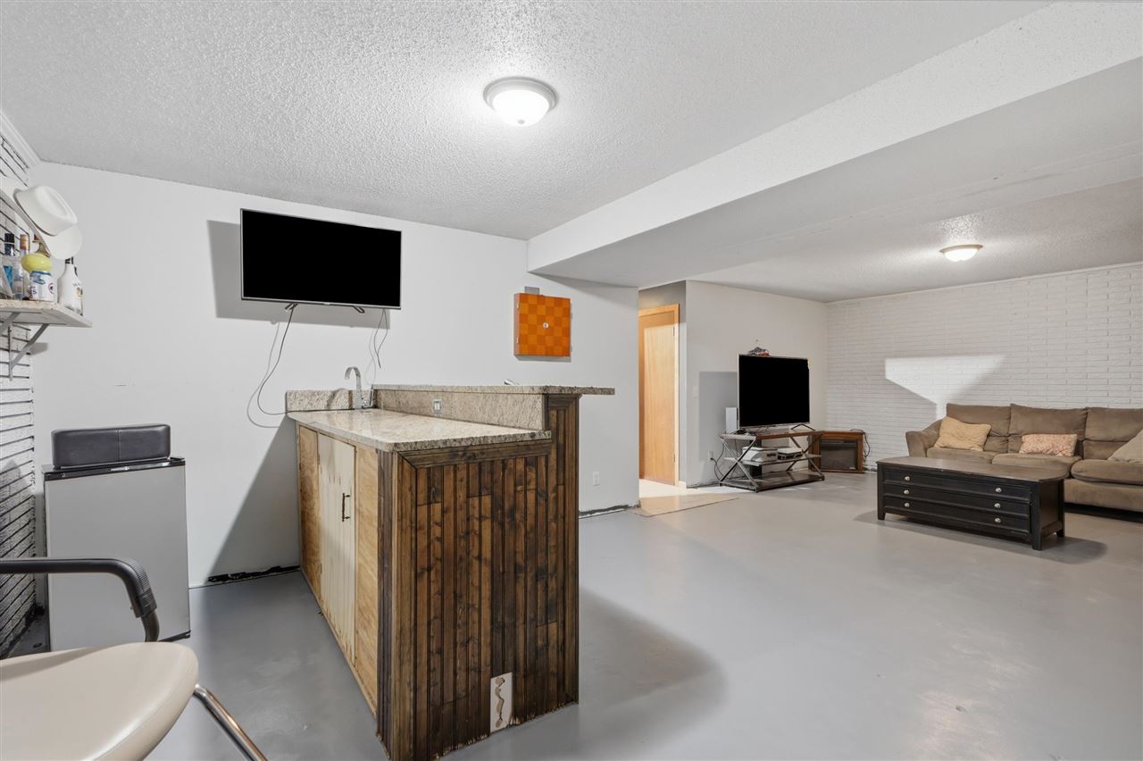 1104 N Miller West Liberty IA 52776