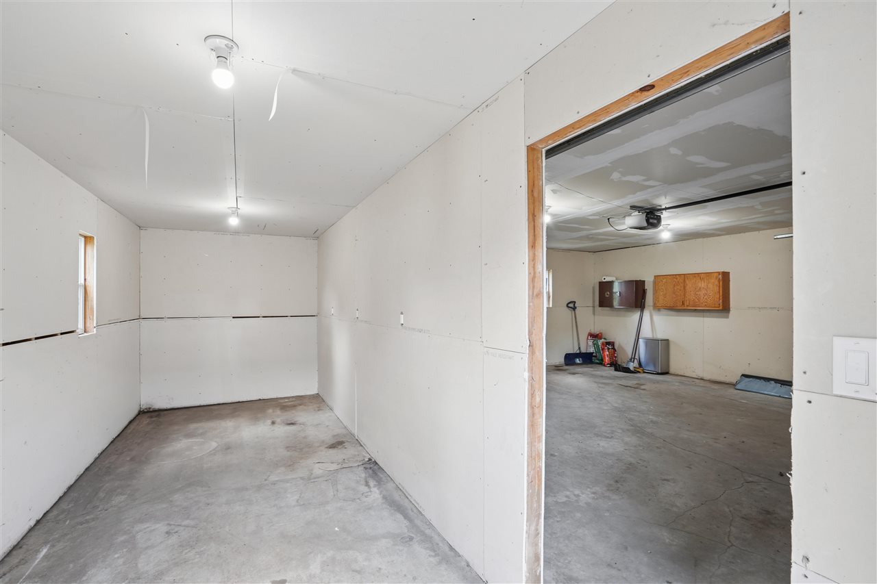 2432 9th Avenue SW Cedar Rapids IA 52404