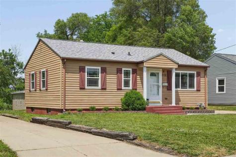 2432 9th Avenue SW Cedar Rapids IA 52404