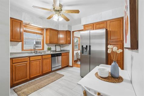 2432 9th Avenue SW Cedar Rapids IA 52404