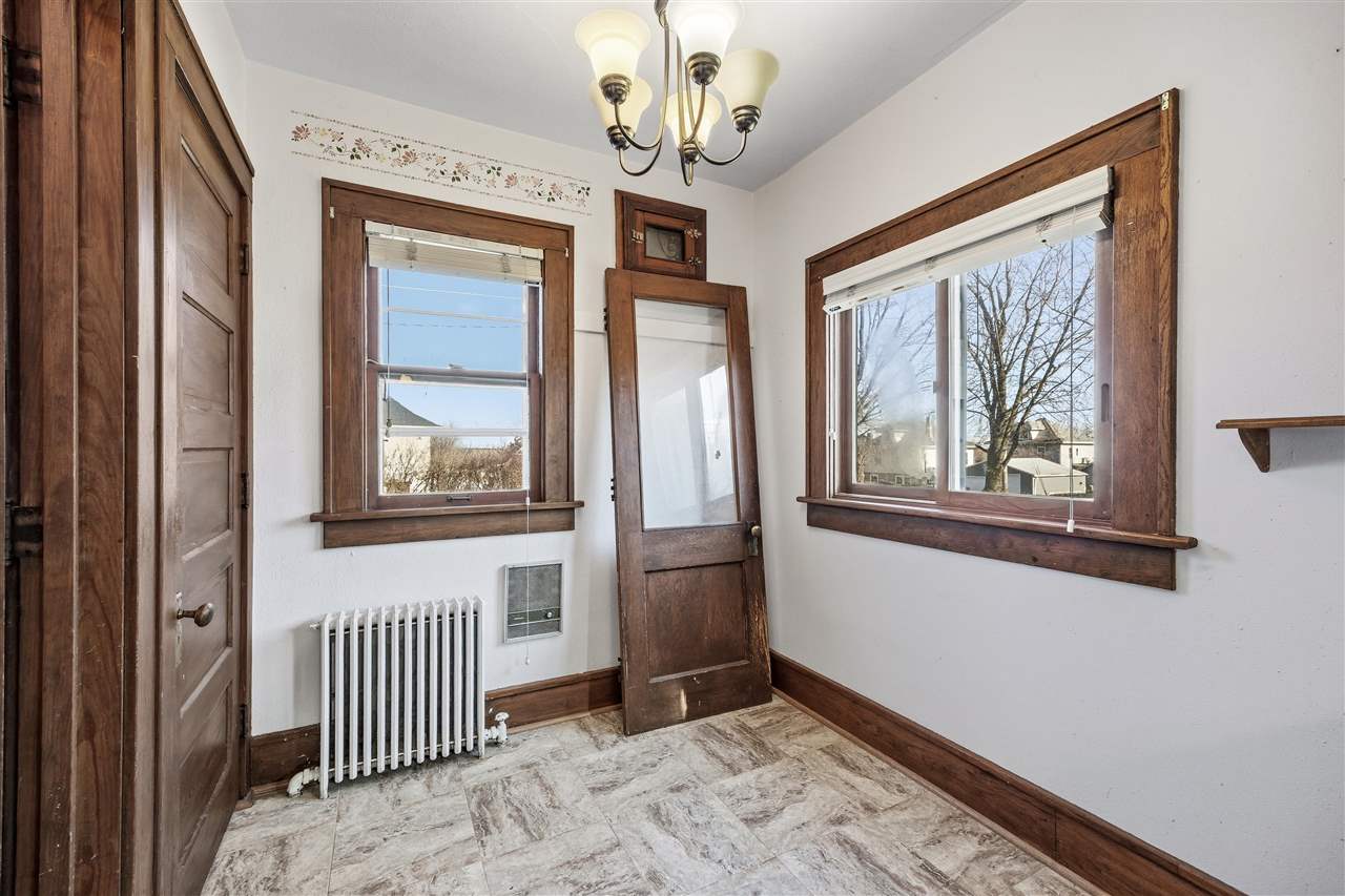 304 5th Street Victor IA 52347