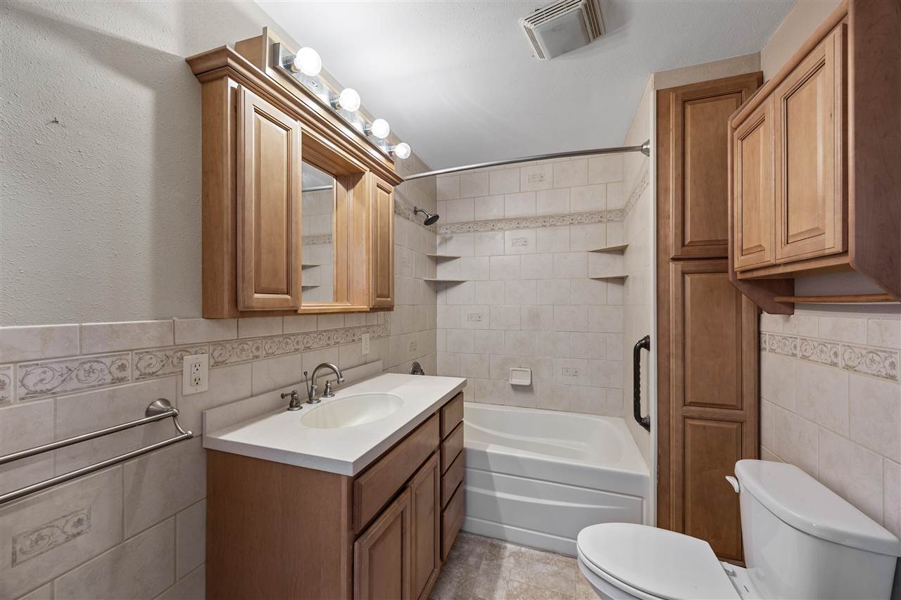 304 5th Street Victor IA 52347