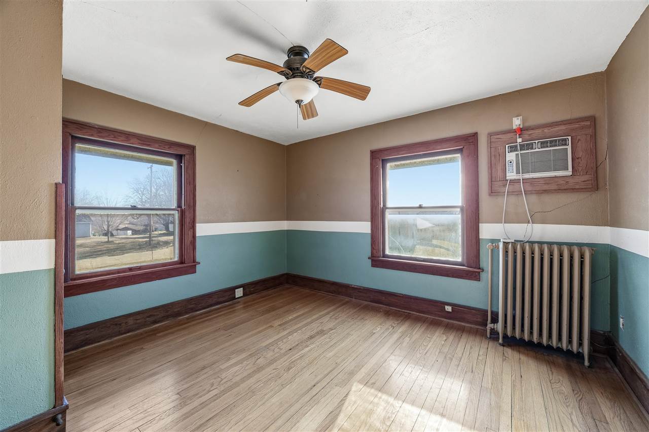 304 5th Street Victor IA 52347