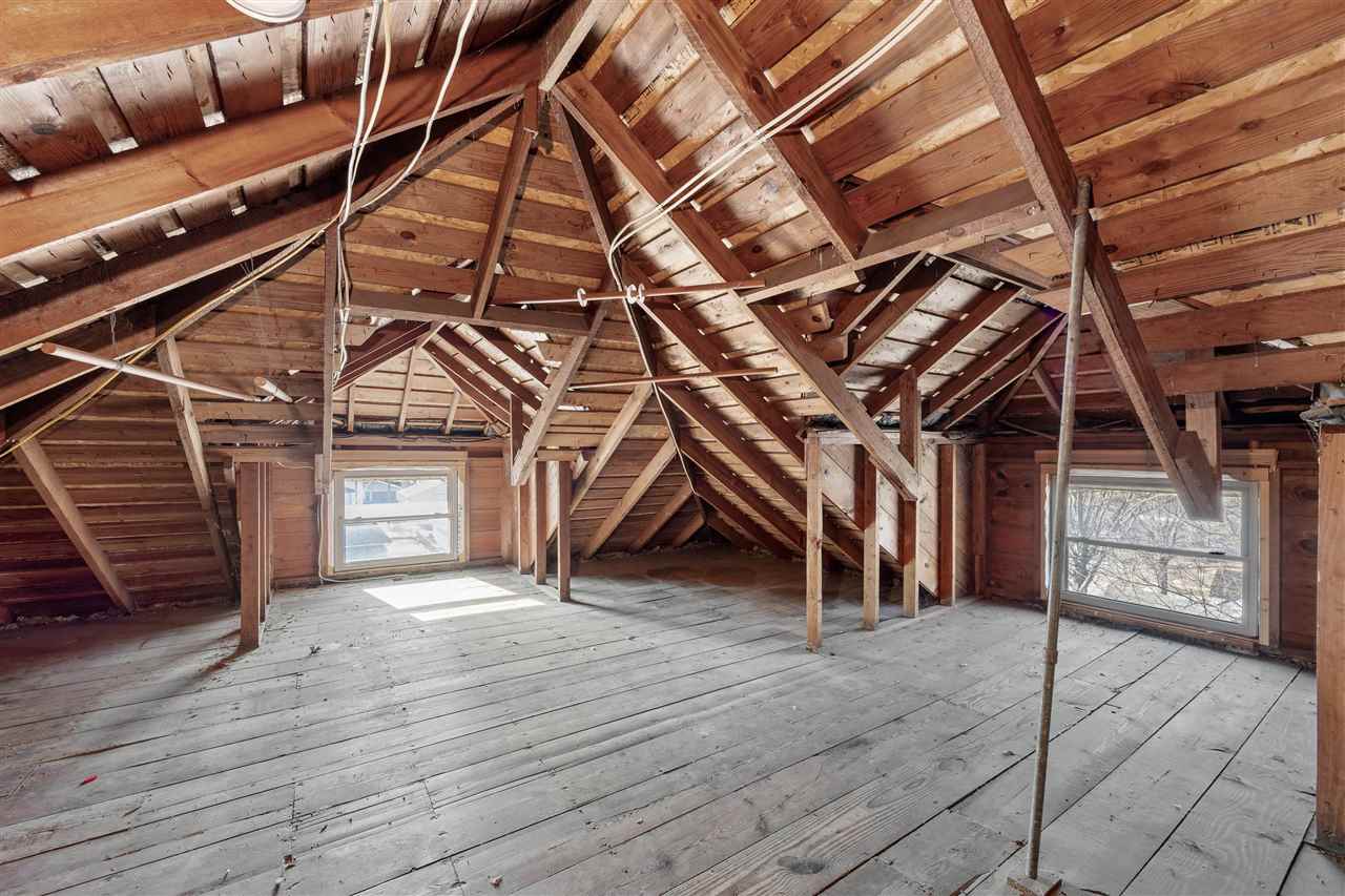 304 5th Street Victor IA 52347