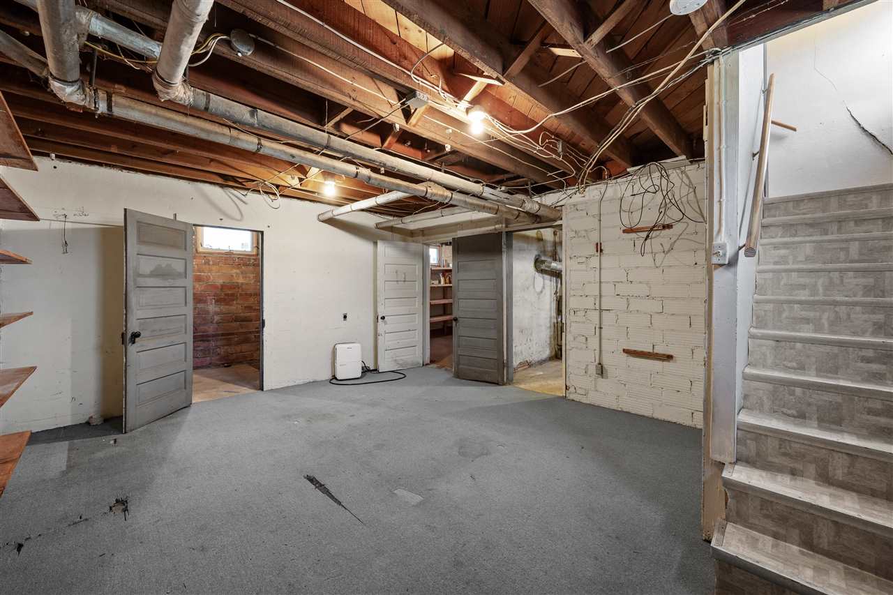304 5th Street Victor IA 52347